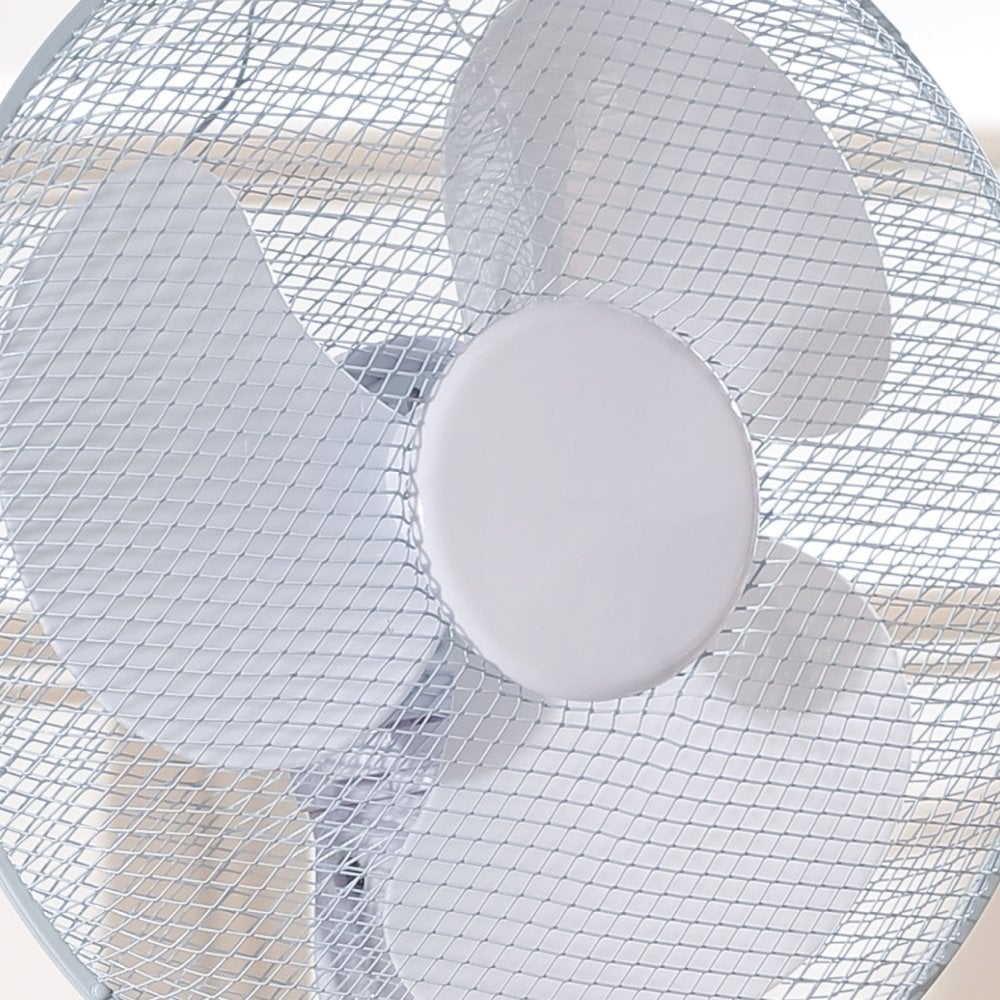 Daewoo 16 White Pedestal Fan with Cross Base